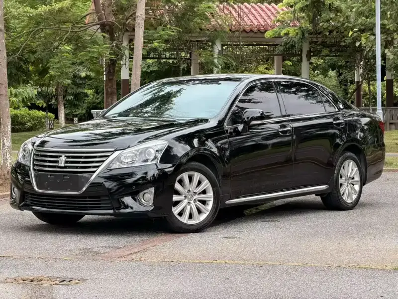 Toyota Crown, 2013