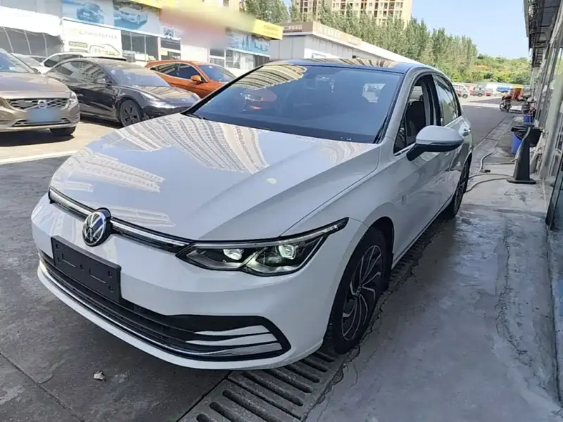 Volkswagen Golf, 2022
