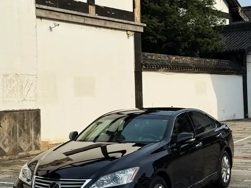 Lexus ES, 2010