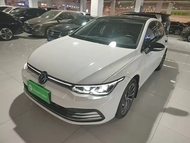 Volkswagen Golf, 2023