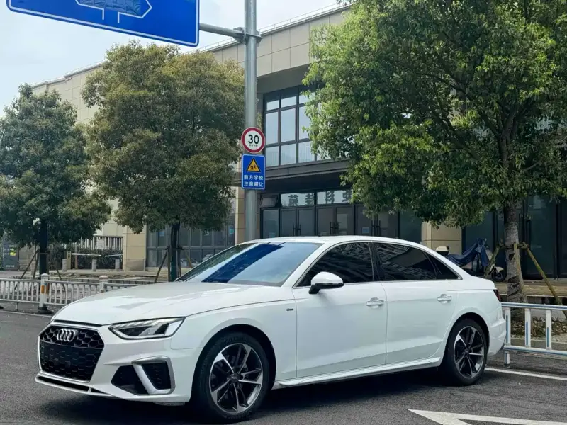 Audi A4L, 2020