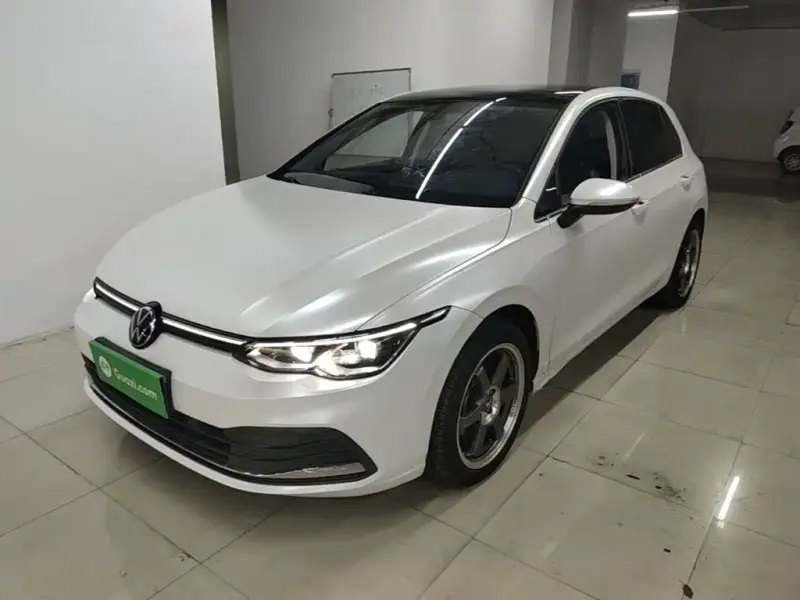 Volkswagen Golf, 2022