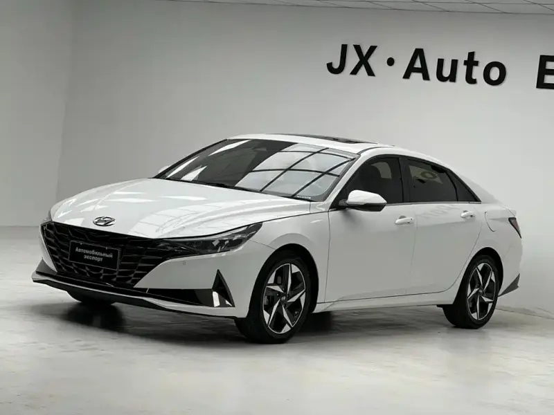 Hyundai Elantra, 2022