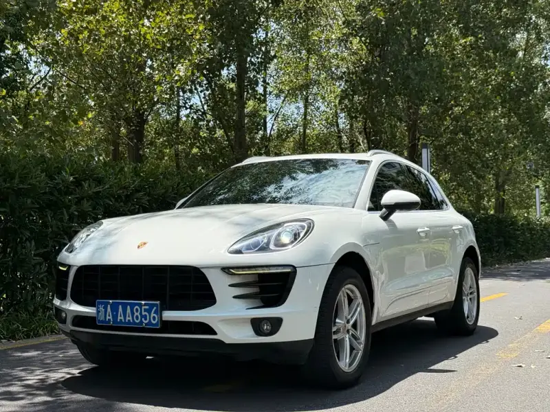 Porsche Macan, 2015