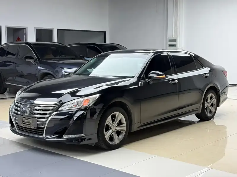 Toyota Crown, 2015