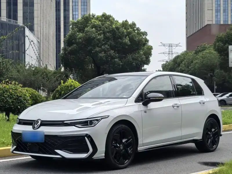 Volkswagen Golf, 2024