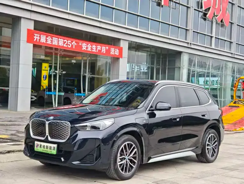 BMW iX1, 2025