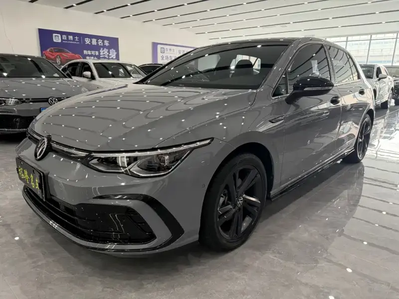 Volkswagen Golf, 2022