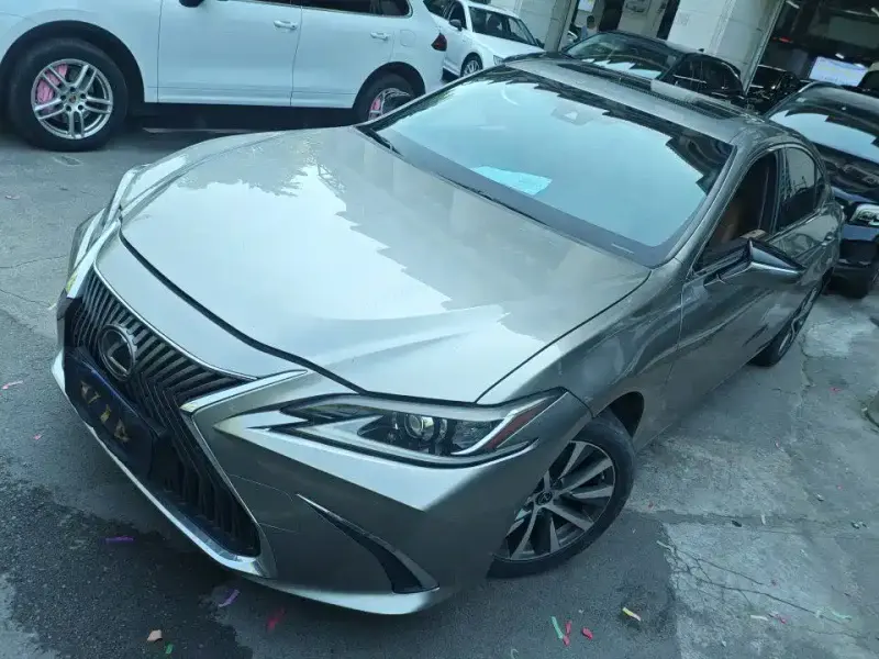 Lexus ES, 2021