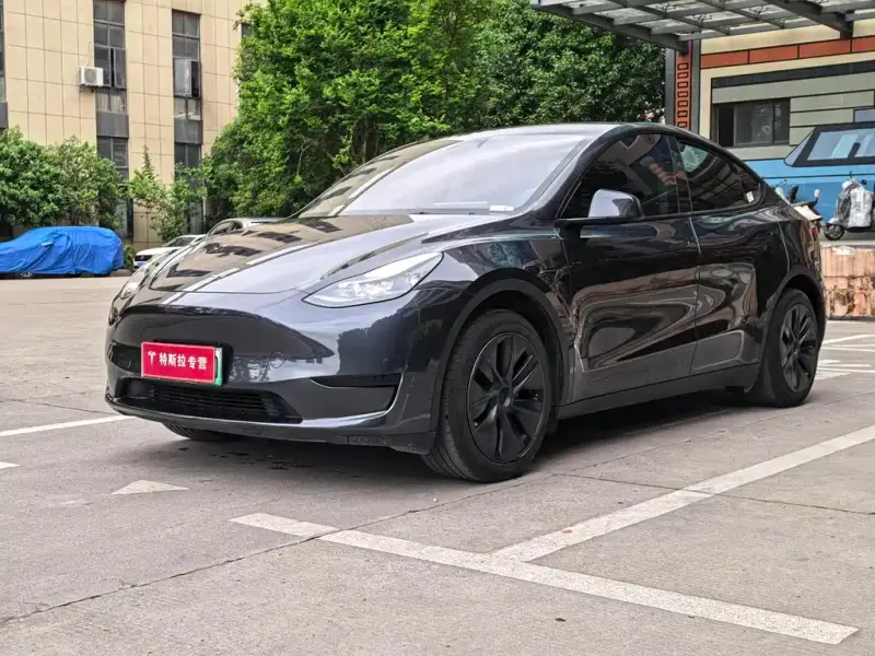 Tesla Model Y, 2024