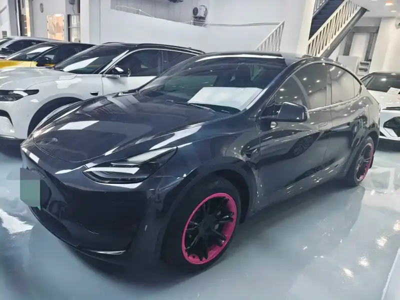 Tesla Model Y, 2024