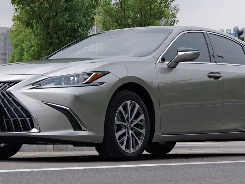 Lexus ES, 2023