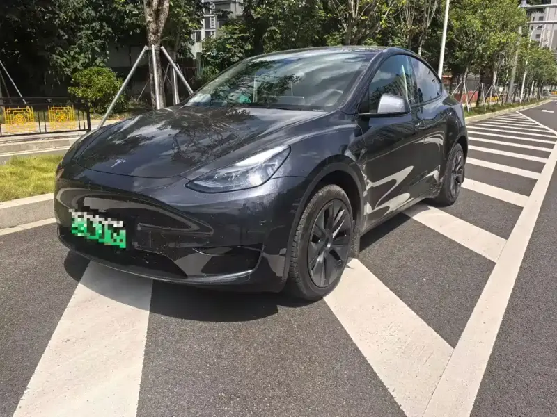 Tesla Model Y, 2024
