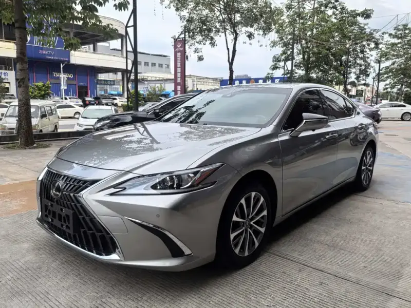 Lexus ES, 2023