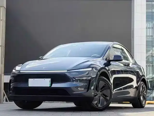 Tesla Model Y, 2025