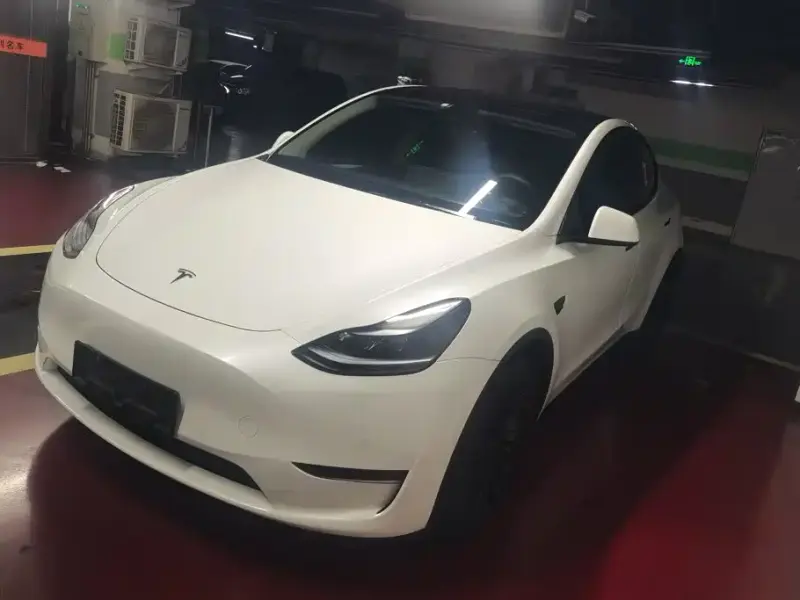 Tesla Model Y, 2024
