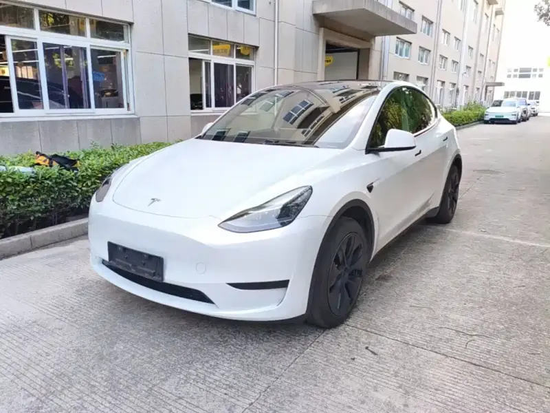 Tesla Model Y, 2024