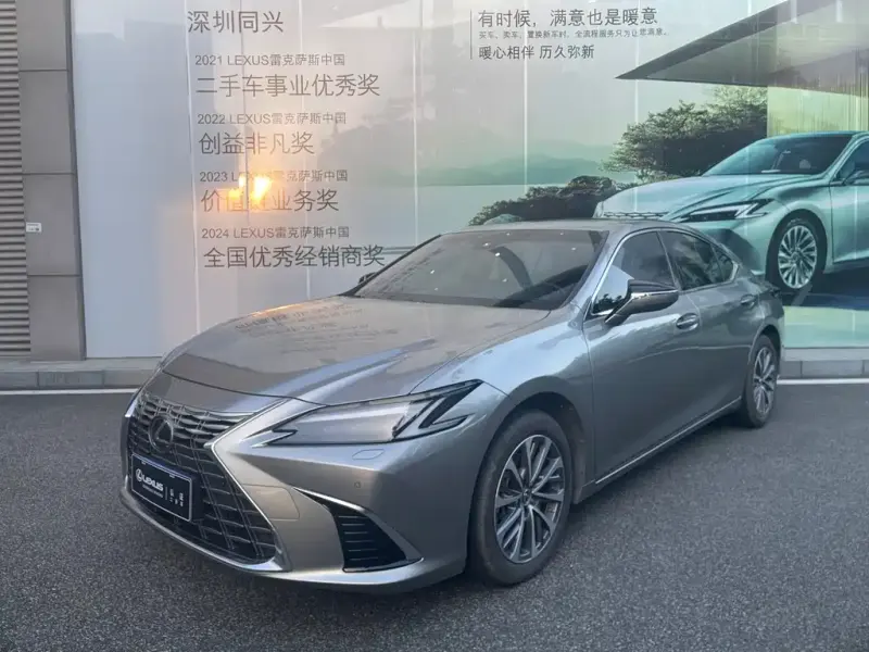 Lexus ES, 2025