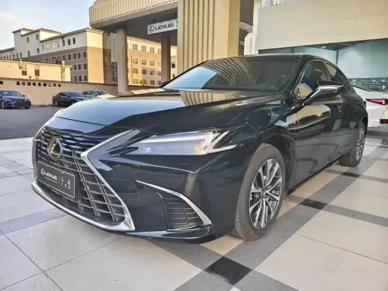 Lexus ES, 2025