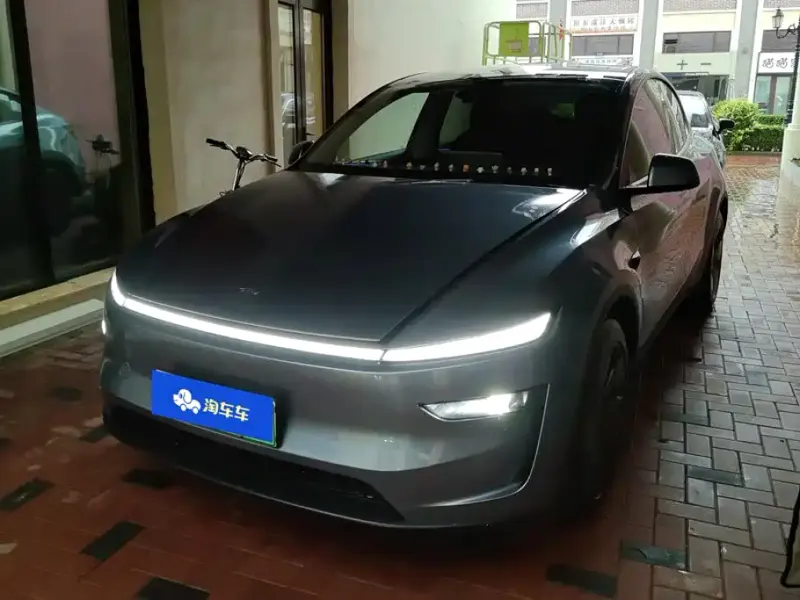 Tesla Model Y, 2025