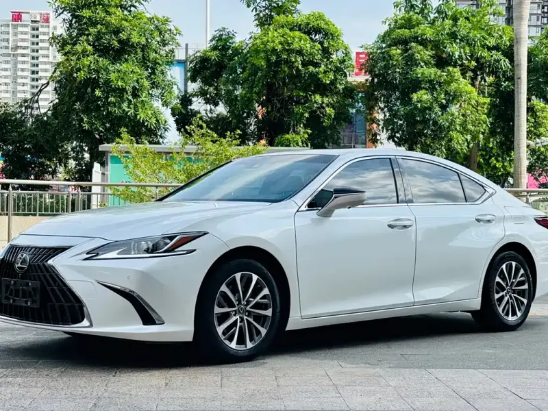 Lexus ES, 2023