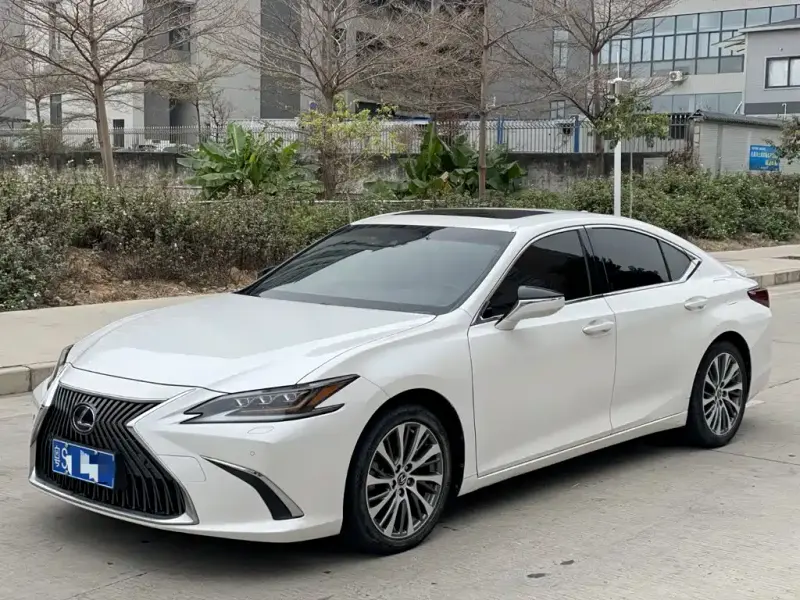 Lexus ES, 2021
