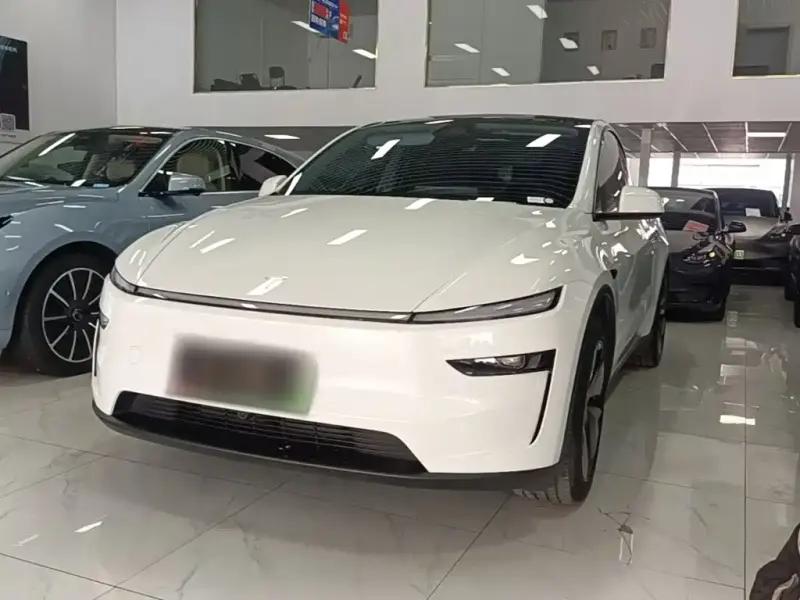Tesla Model Y, 2025
