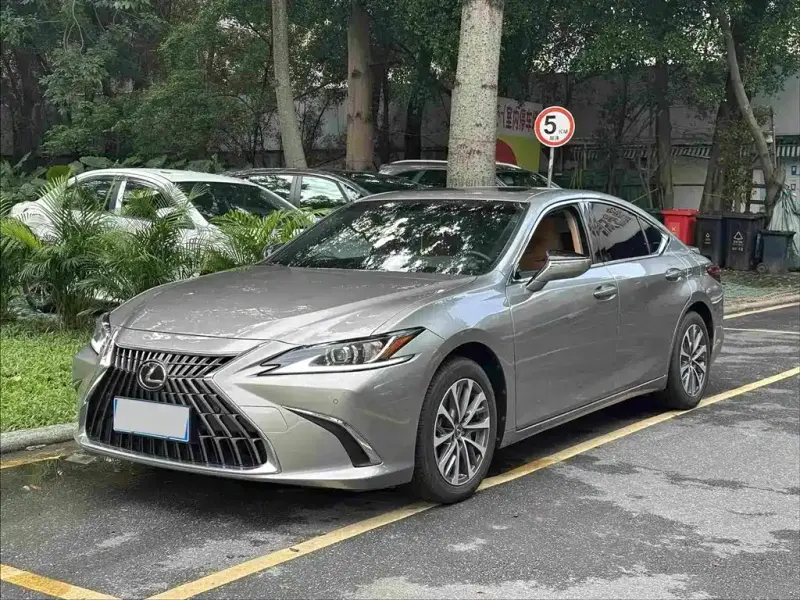 Lexus ES, 2024