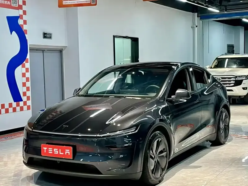 Tesla Model Y, 2025