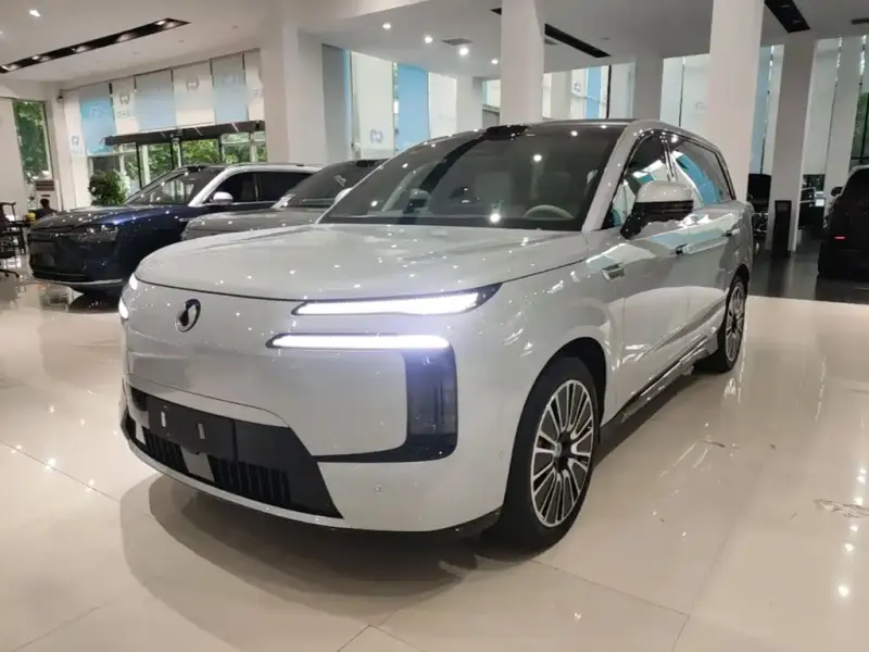 Denza N8L, 2025