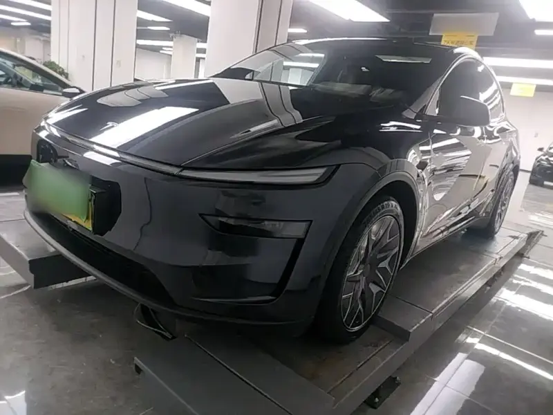 Tesla Model Y L, 2025