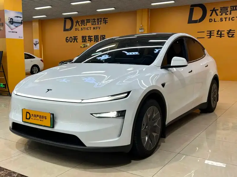 Tesla Model Y L, 2026