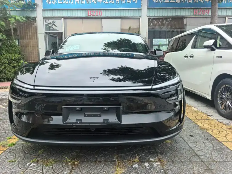 Tesla Model Y L, 2026