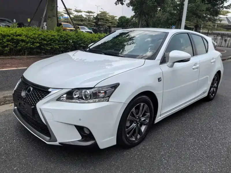 Lexus CT, 2014