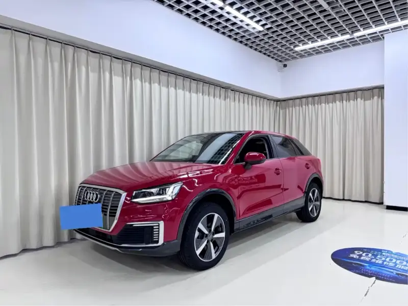 Audi Q2L e-tron, 2020