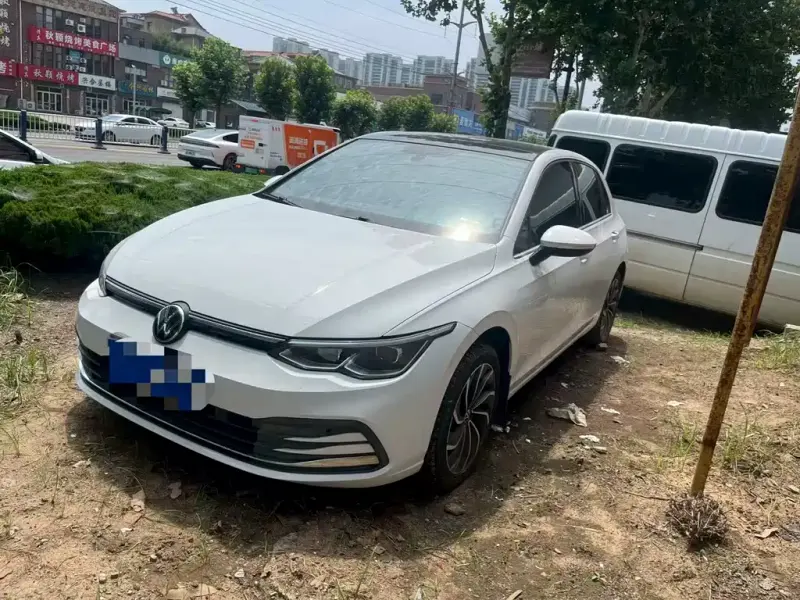 Volkswagen Golf, 2022