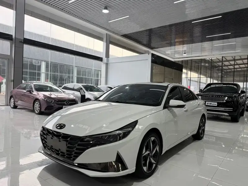 Hyundai Elantra, 2022