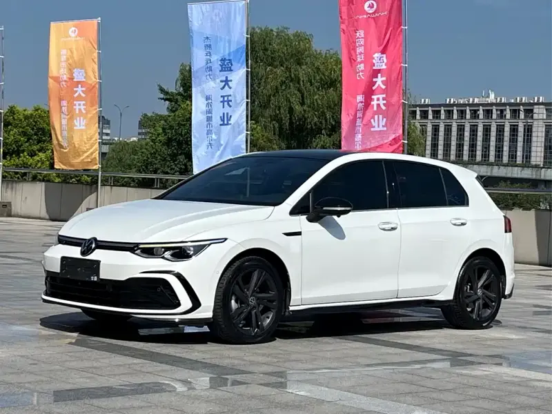 Volkswagen Golf, 2022
