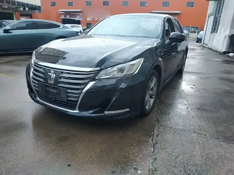 Toyota Crown, 2016
