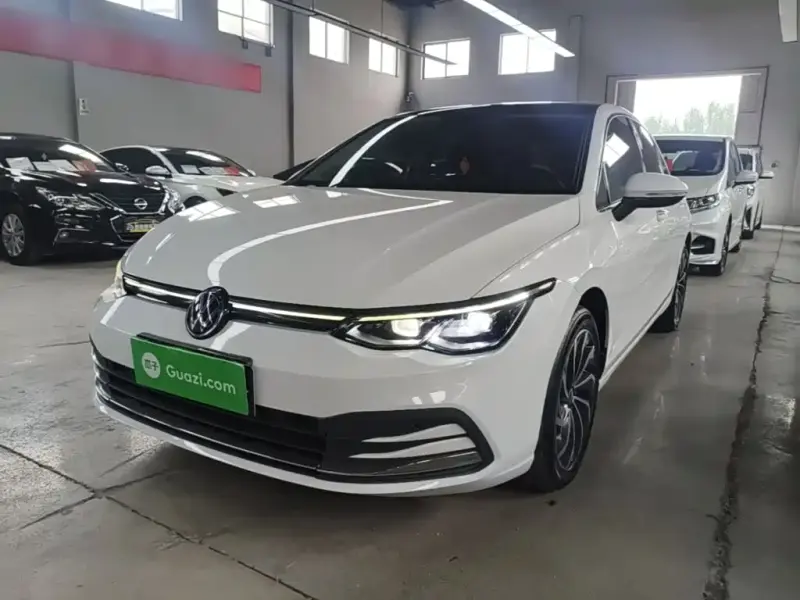 Volkswagen Golf, 2023