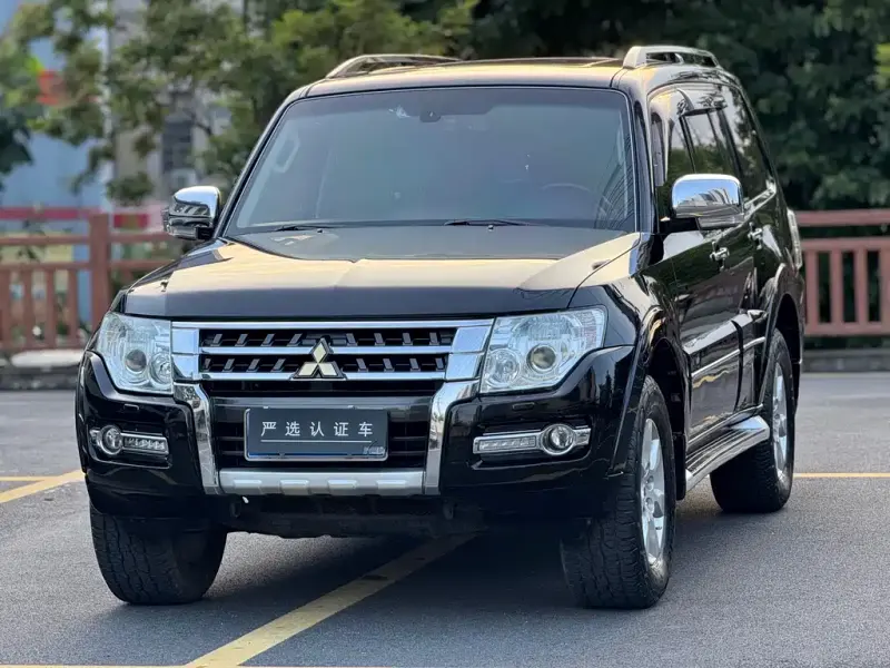 Mitsubishi Pajero (Import), 2017
