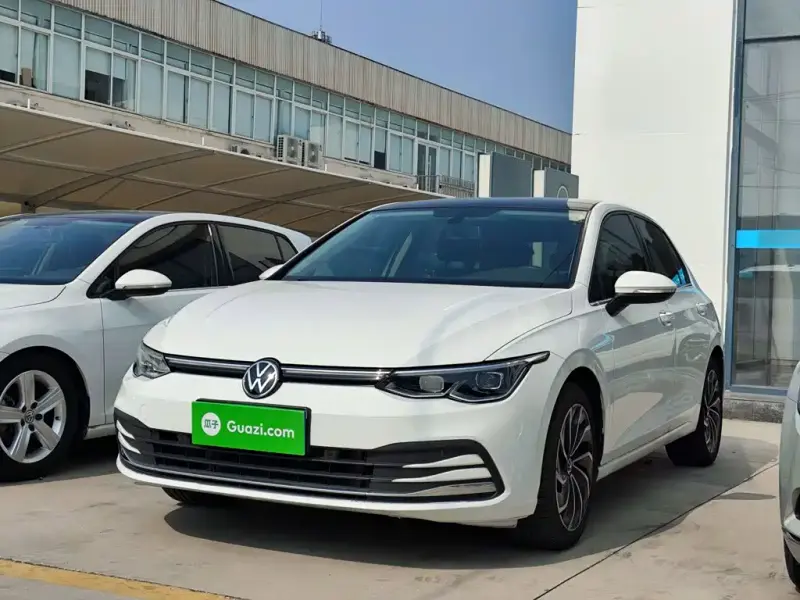 Volkswagen Golf, 2024