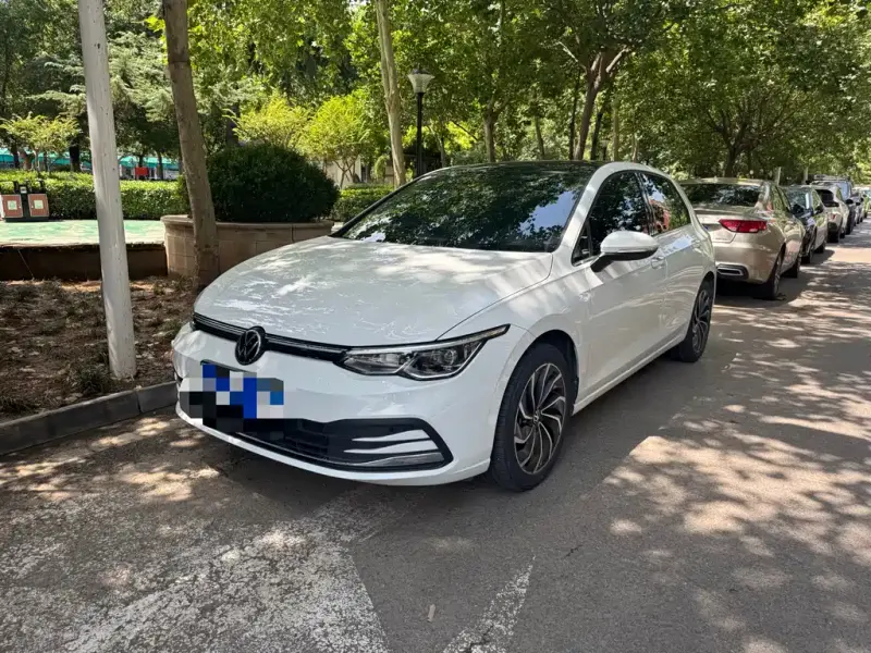 Volkswagen Golf, 2023