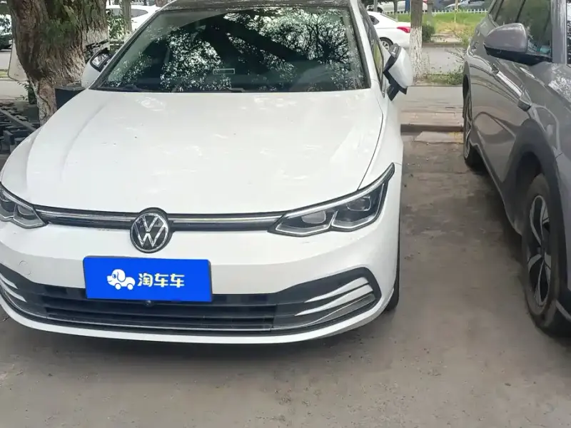 Volkswagen Golf, 2024