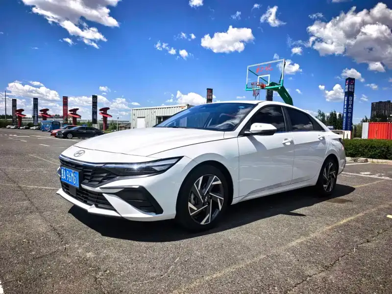 Hyundai Elantra, 2023