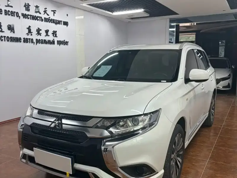 Mitsubishi Outlander, 2021