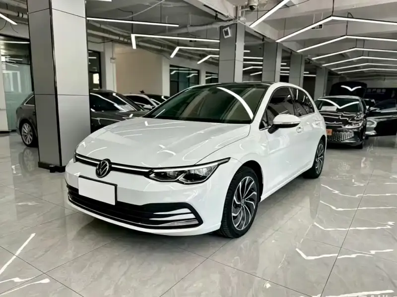 Volkswagen Golf, 2024