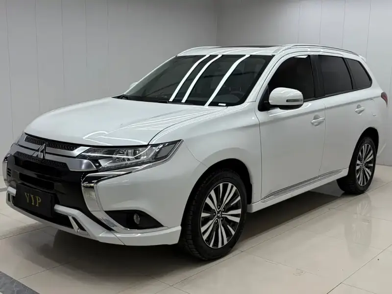 Mitsubishi Outlander, 2022