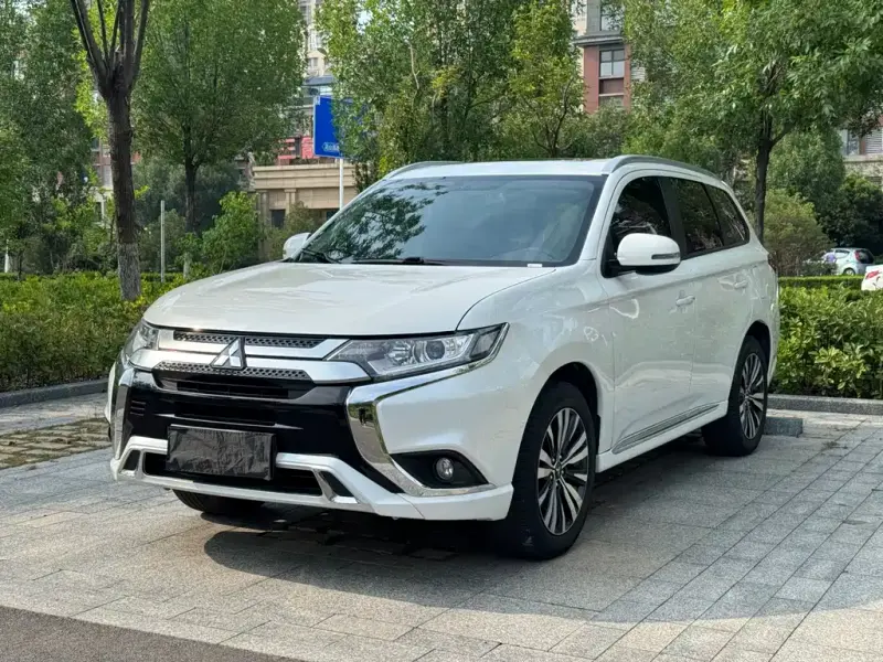 Mitsubishi Outlander, 2022