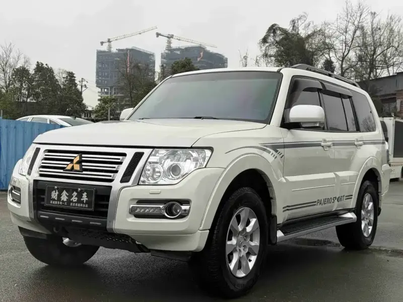 Mitsubishi Pajero (Import), 2019